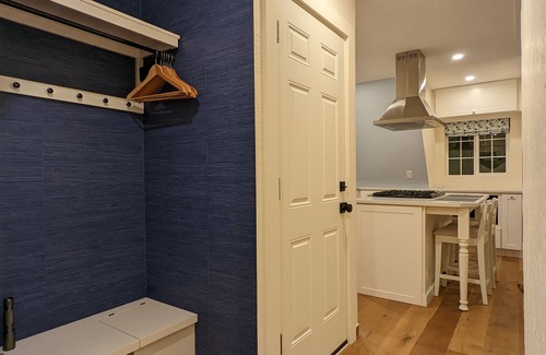 Longview Cottage | New Cozy Cottage - Centrally located in the Pacific Northwest