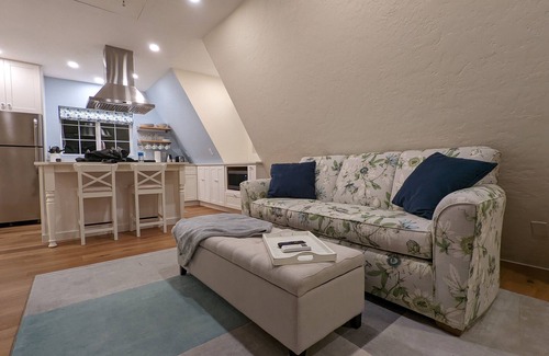 Longview Cottage | New Cozy Cottage - Centrally located in the Pacific Northwest