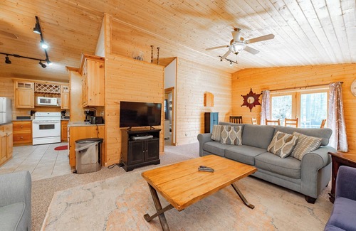 McHenry House | New! Cozy Dog Friendly Retreat w/Hot Tub & Views