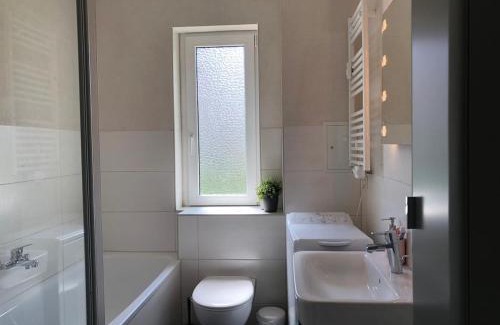 Spora Apartment | New cozy flat for 6 Pick fresh fruit from the garden