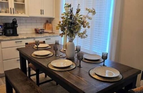 Murraysville House | New Cozy&Fun Home Hot Tub, Game Room,& Fire Pit !