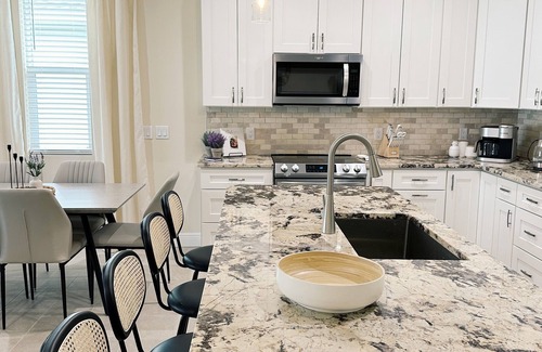 Venice House | NEW Cozy Home in Historic Venice