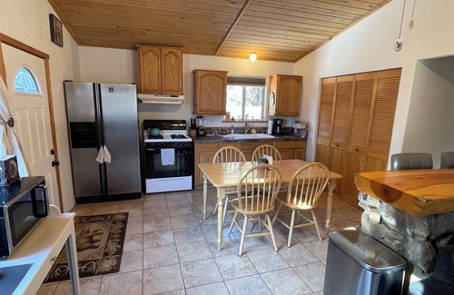 Woodlands House | New Cozy Home w/Mountain View
