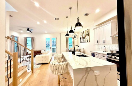 East Downtown Houston House | New Cozy Lux 4 Bdr, steps from Downtown Houston