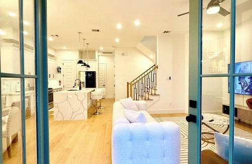 East Downtown Houston House | New Cozy Lux 4 Bdr, steps from Downtown Houston