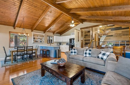 Munds Park Cabin | NEW! Cozy Mountain Escape in the Tall Pines.
