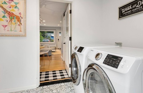 Shoreline House | NEW Cozy NE Seattle/Shoreline Updated Home | Fiber Wifi & Fenced Yard | 16min→DT