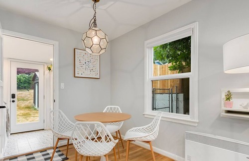 Shoreline House | NEW Cozy NE Seattle/Shoreline Updated Home | Fiber Wifi & Fenced Yard | 16min→DT