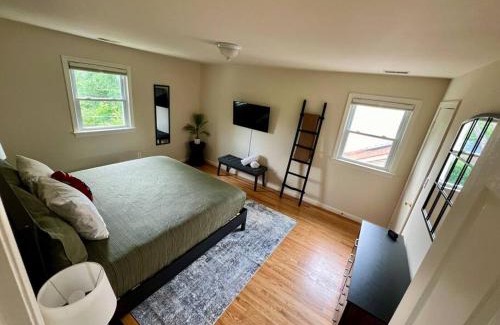 Aurora Highlands Apartment | New Cozy Penthouse
