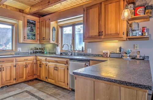 Windham House | New! Cozy private Chalet with incredible views, close to Mountains!
