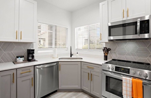 North Scottsdale Apartment | NEW CozySuites TPC Scottsdale w/parking, pool