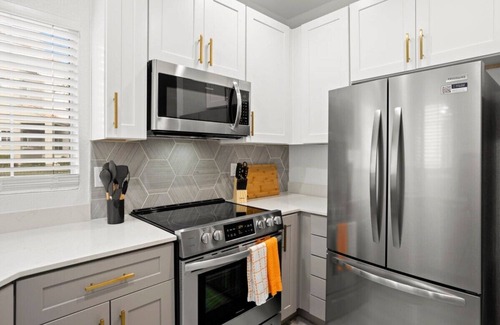 North Scottsdale Apartment | NEW CozySuites TPC Scottsdale w/parking, pool