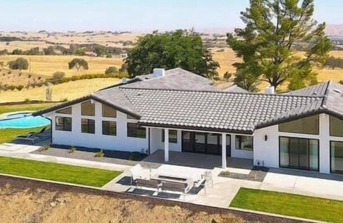 Paso Robles Villa | NEW! Custom Luxury Estate on 220 Acres Lot - Views