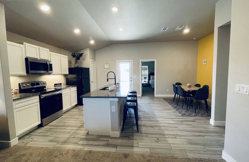 Lubbock House | New! Cute 3BR/2BA Lubbock House Just 6 Miles from Texas Tech- Sleeps 8!