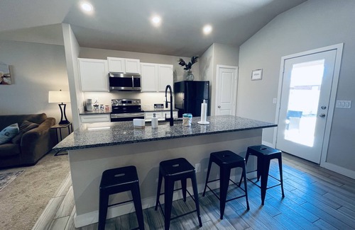 Lubbock House | New! Cute 3BR/2BA Lubbock House Just 6 Miles from Texas Tech- Sleeps 8!