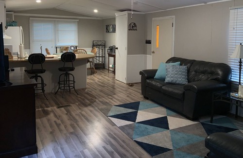 Penhook House | *NEW* Cute & simple SML retreat with wake-free cove & boat ramp within 100 yards