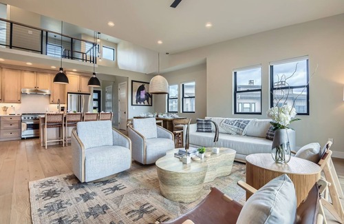 Park City House | New! Deer Valley East Perfection! Private Hot Tub! Close to Skiing and the Lake!
