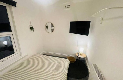 Liverpool House | New Delicate 4BR House near LFC