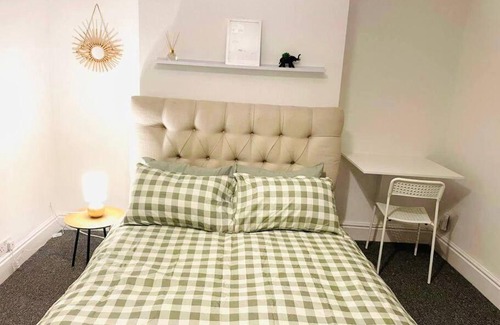 Liverpool House | New Delicate 4BR House near LFC