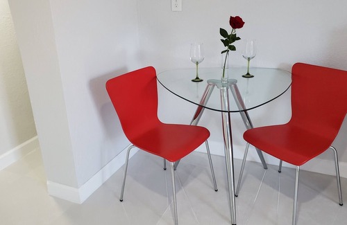 West Hollywood Apartment | NEW* Deluxe suite: perfect for couple Priv. Entrance