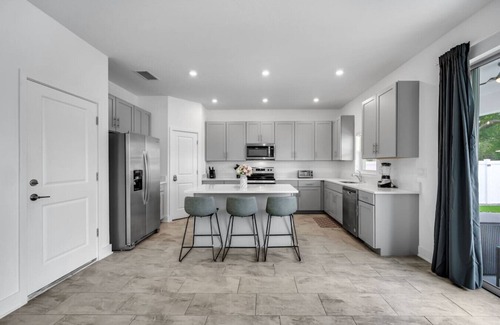 Tampa House | NEW-Deluxe Villa Escape: Double the Fun -Sleeps 30