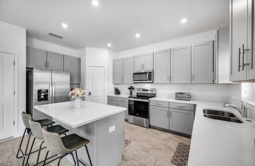 Tampa House | NEW-Deluxe Villa Escape: Double the Fun -Sleeps 30