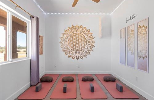 Joshua Tree House | NEW Desert Dream Hot Tub, Yoga, Ping Pong, Fire Pit