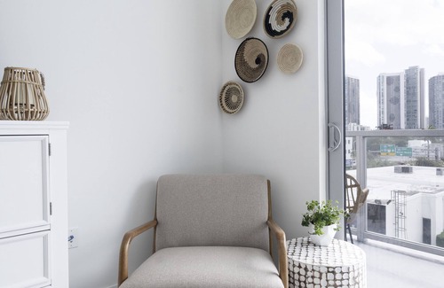 Northeast Miami Condo | New Design District Apt with parking, pool and gym