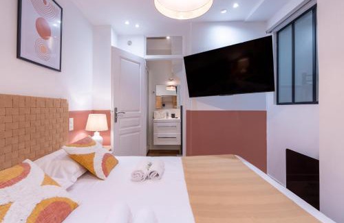 Strasbourg -Saint-Denis Apartment | NEW - Designer Flat for 4 pp