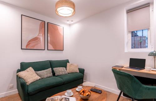 Strasbourg -Saint-Denis Apartment | NEW - Designer Flat for 4 pp