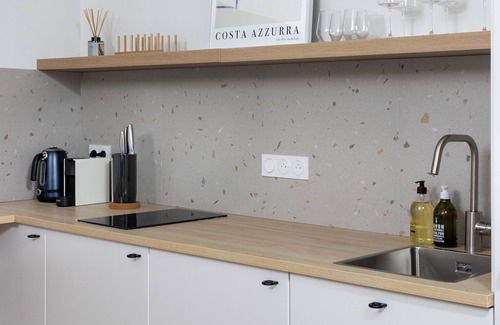 Monaco Apartment | New Designer Studio Centrally Located AC, Fiber