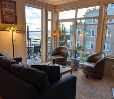 Downtown Seattle House | New Downtown 2 Beds, 2 Baths Waterfront Alaska 335