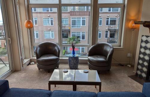 Downtown Seattle House | New Downtown 2 Beds, 2 Baths Waterfront Alaska 335