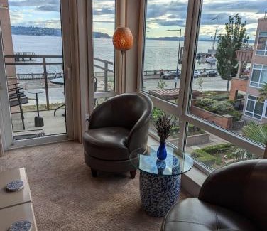Downtown Seattle House | New Downtown 2 Beds, 2 Baths Waterfront Alaska 335