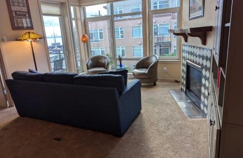 Downtown Seattle House | New Downtown 2 Beds, 2 Baths Waterfront Alaska 335