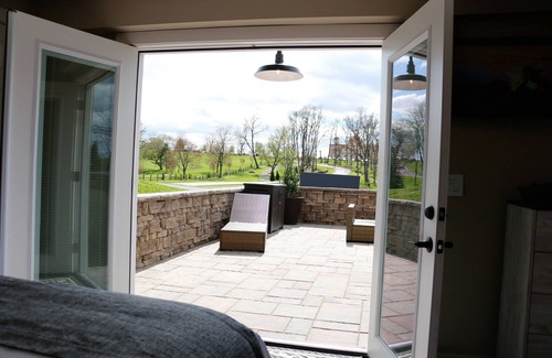 Ronks House | NEW! Elegance on The Farm Limitless Amenities ♦Pool ♦Hot Tub ♦Fish Pond +more!