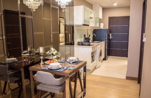 Chang Khlan Condo | 🌟New Elegant 1-BR Near Chiang Mai Night Bazaar/Roof top pool/WIFI