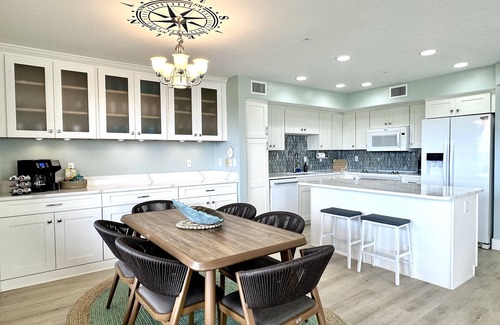 Cedar Key Condo | NEW Elevator, 1BlockToBeach, WalkToDowntown