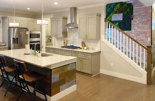 Black Mountain House | New Enchanting Modern/Rustic/Artsy Home. 2min-DT BM, I-40. Pet & EV Friendly