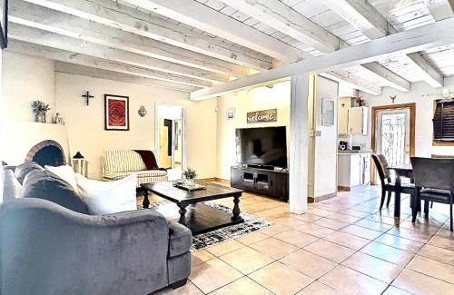 South Capitol Villa | New Enchanting retreat near Downtown Santa Fe