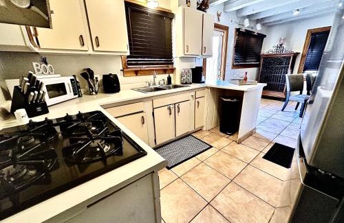 South Capitol Villa | New Enchanting retreat near Downtown Santa Fe