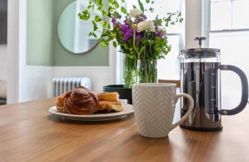 Oakdale Apartment | New England Charm, Portland - Parking included