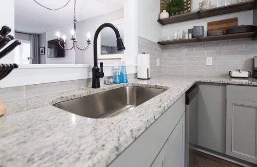 Skyland Condo | *NEW* Escape to Comfy Condo|10 Min-DT & Biltmore