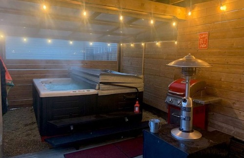 Red Deer House | New executive home with hot tub and games area close to all amenities