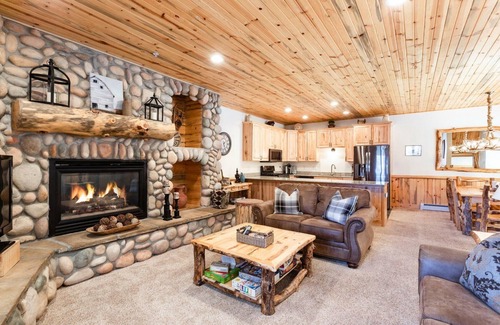 Park City House | New! Exquisite Log Cabin home-HOT TUB, FIREPLACE, Garage, walk to SKI lift