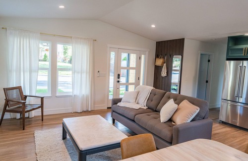 Orchard District House | NEW family friendly private guesthouse in mid town