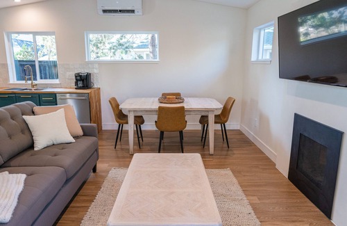 Orchard District House | NEW family friendly private guesthouse in mid town