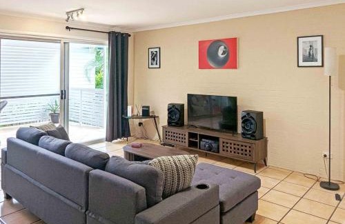 New Farm House | New Farm Home - Relaxing Private City Retreat - Sleeps 6