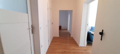 Zeitz Apartment | New flat for 7 Special price per month 4 Rooms