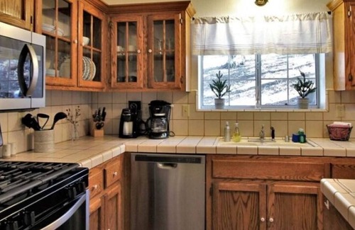 Moonridge House | NEW! Foosball, EV Charger, Dogs OK- Moonridge Chalet